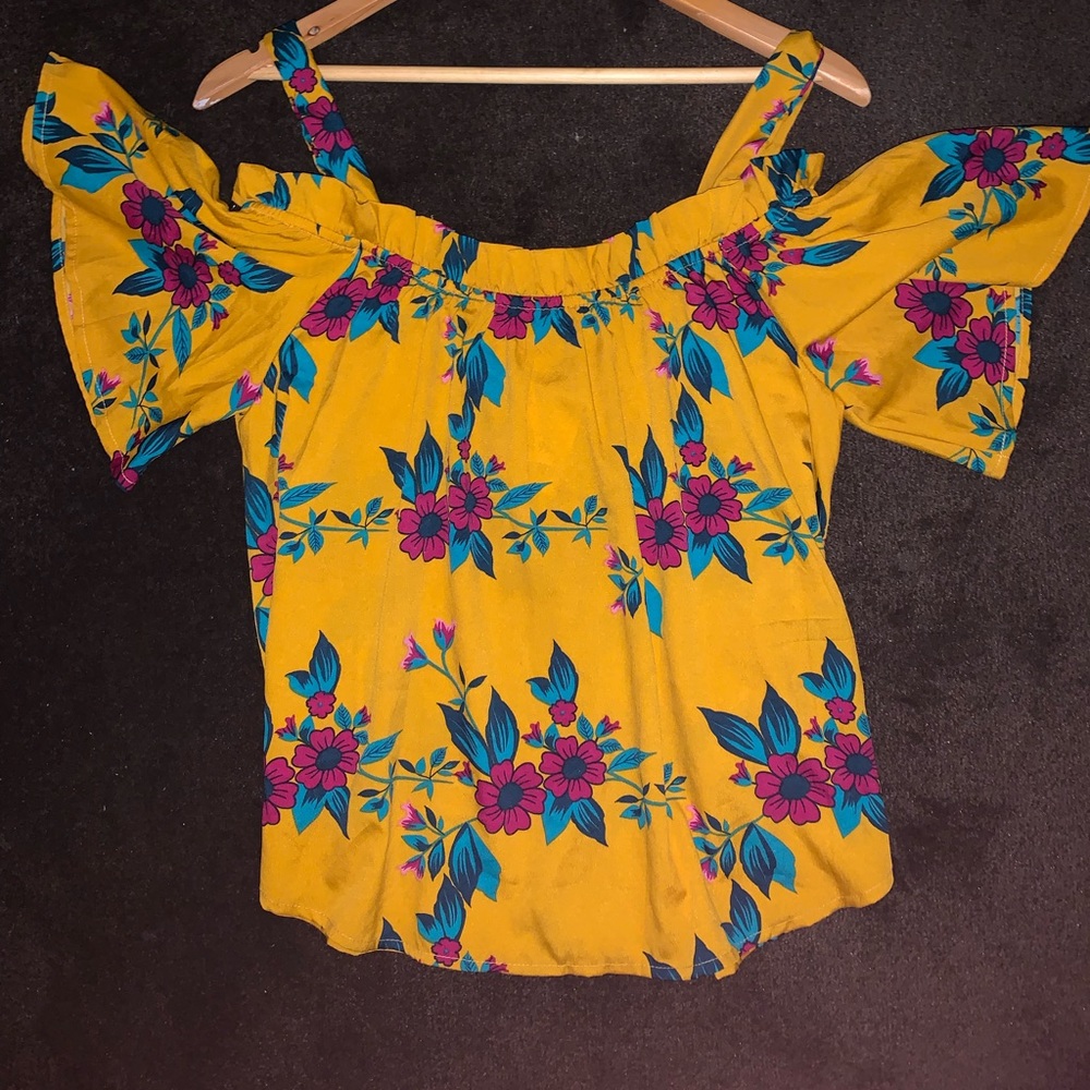 Floral flowy top